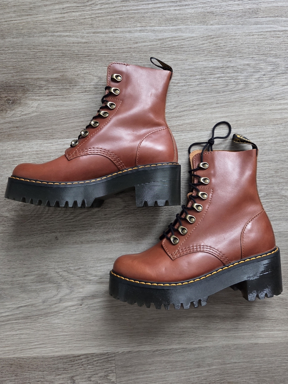 Dr. Martens Leona Saddle Tan Farrier Leather Platform Boots Women’s 7.